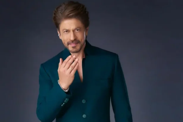 Shah Rukh Khan wearing an emerald green achkan with black draped trousers for Eid