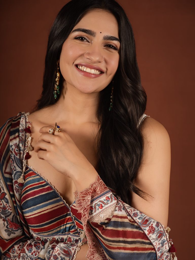 Rukmini Vasanth Redefines Heritage Glamour in a Printed Karan Torani Ensemble 17 689134643 18586736728006854 826363611793633857 n Hunterfly Style Glossy Waves Keep the Silhouette Contemporary