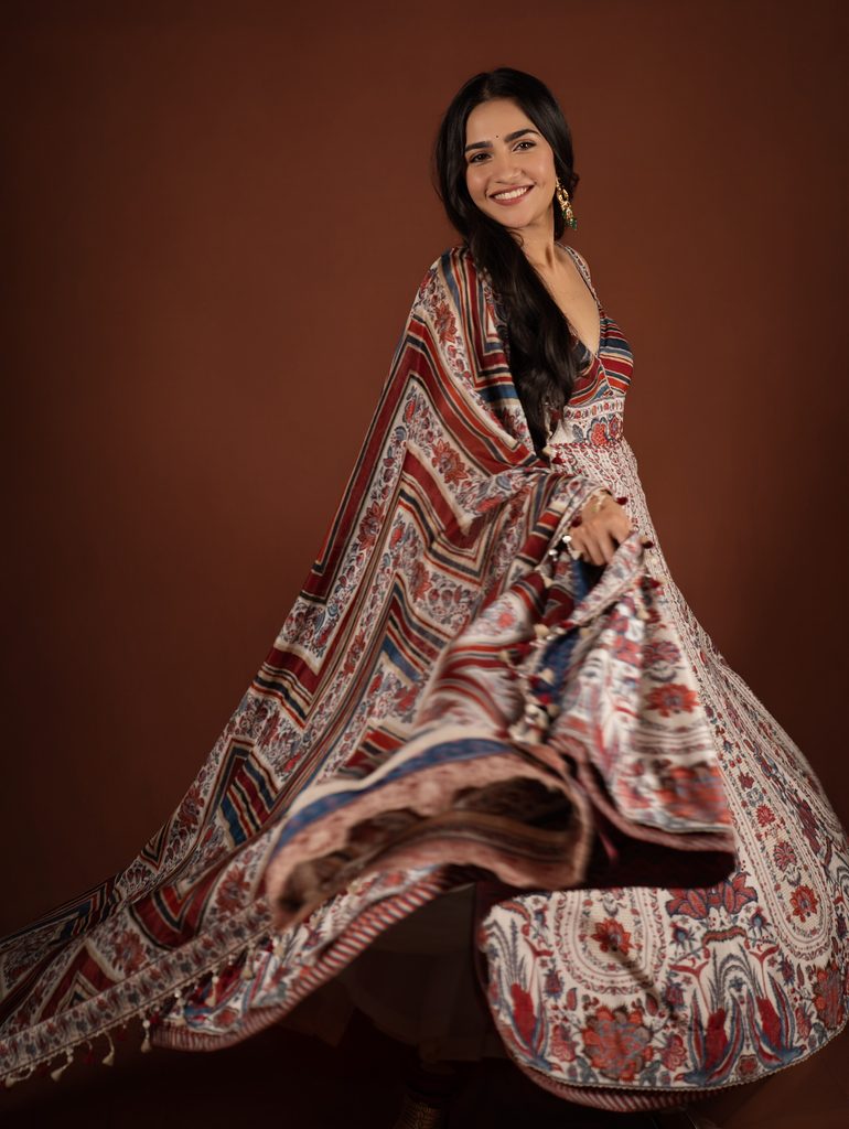 Rukmini Vasanth Redefines Heritage Glamour in a Printed Karan Torani Ensemble 16 696266575 18586736719006854 8639516383634382963 n Hunterfly Style Uncut Diamonds Bring Heritage Opulence to the Hands