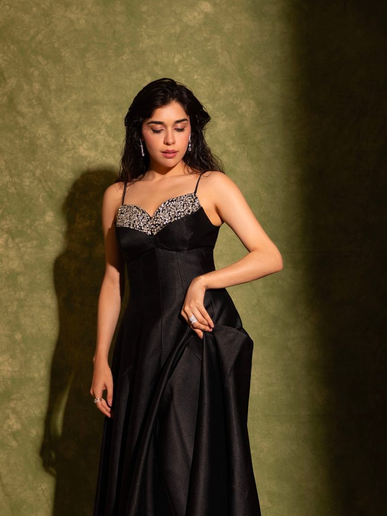 Eisha Singh Channels Old-Hollywood Glamour in a Crystal-Embellished Black Satin Gown 16 714839438 18597178018007878 156354987924223836 n 768x1024 1 Hunterfly Style Minimal Rings Add a Finishing Touch