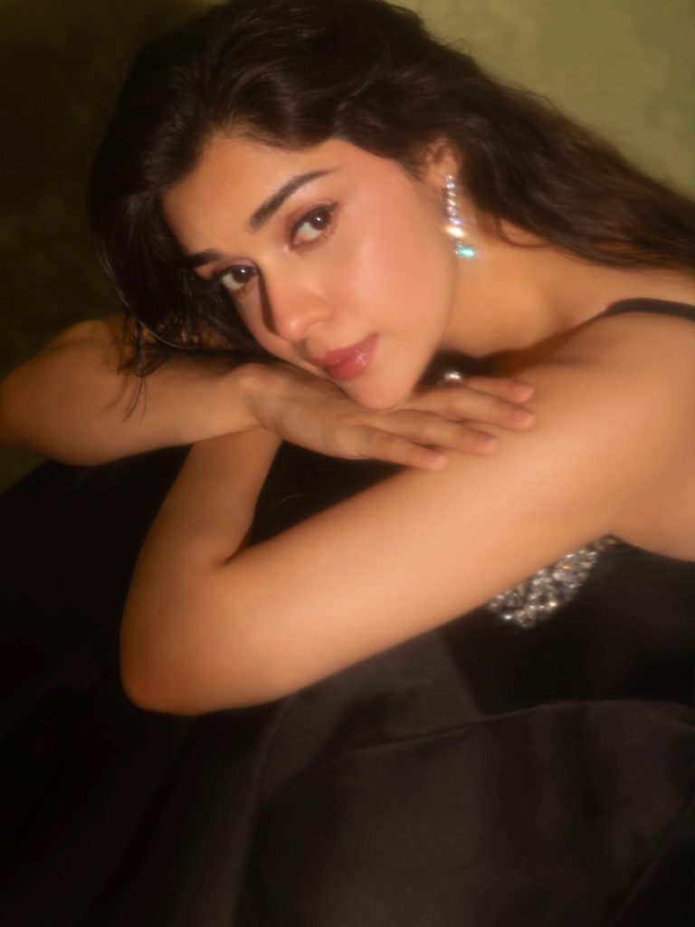 Eisha Singh Channels Old-Hollywood Glamour in a Crystal-Embellished Black Satin Gown 17 718538896 18597178036007878 5456365719864281028 n 768x1024 1 Hunterfly Style Winged Liner Brings Definition