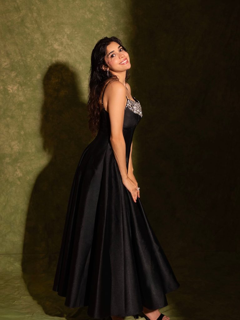 Eisha Singh Channels Old-Hollywood Glamour in a Crystal-Embellished Black Satin Gown 15 719027607 18597177991007878 2077221387381043066 n 768x1024 1 Hunterfly Style Jewellery Follows a Less-Is-More Approach