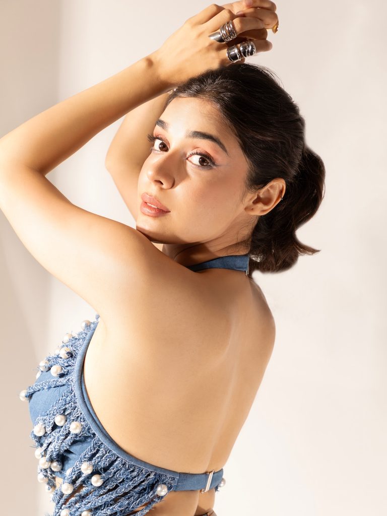Eisha Singh Gives Denim a Y2K Update With Pearls, Plaid and Streetwear Attitude 13 743658546 18607355035007878 9034908769980304324 n Hunterfly Style Pearls Transform the Denim