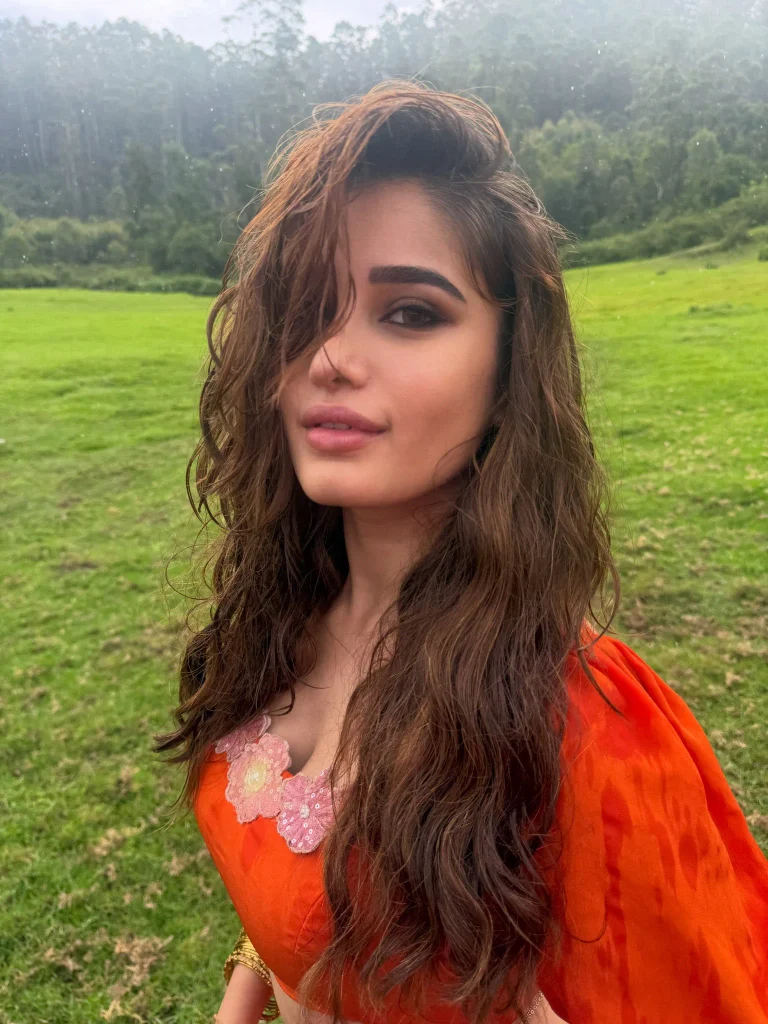 Rukaiya Jahan Chamak Serves Rustic Glamour and Timeless Elegance in a Striking Behind-the-Scenes Style Diary 18 756724607 18383984884202311 3441230229523065098 n 4 11zon 768x1024 1 Hunterfly Style Three Looks, Three Distinct Fashion Moods