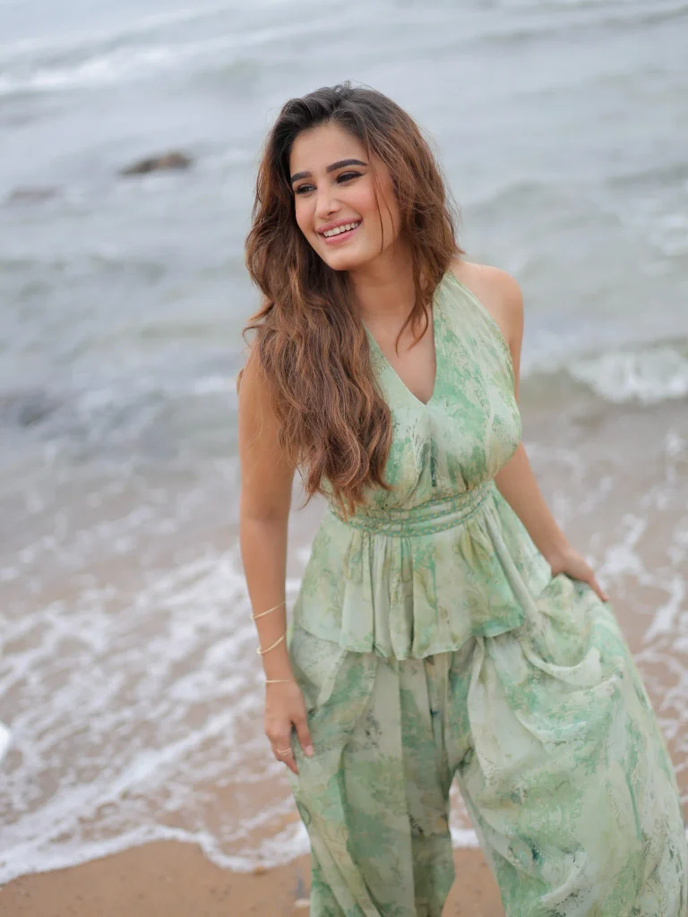 Beachy Waves Add to the Vacation Mood