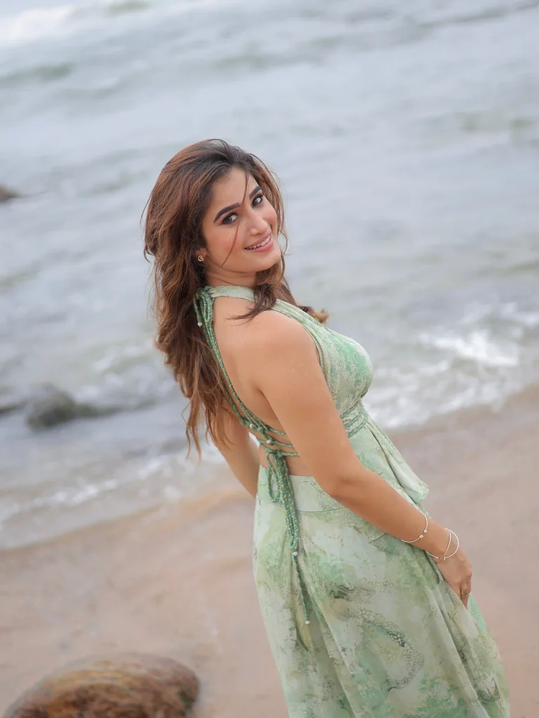From Candid Waves to Editorial Poses