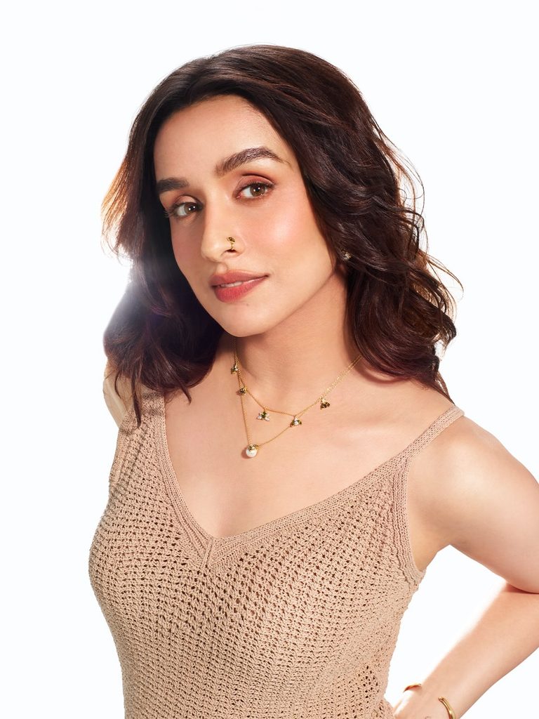 Shraddha Kapoor Nails Sun-Kissed Chic in a Textured Crochet Look 15 757656966 18624285643038573 7088664155953644718 n Hunterfly Style Rust-Terracotta Eyes Add Depth