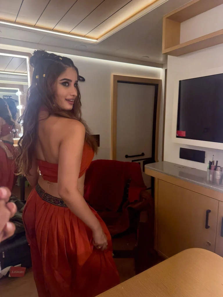 Rukaiya Jahan Chamak Serves Rustic Glamour and Timeless Elegance in a Striking Behind-the-Scenes Style Diary 14 757880627 18383984938202311 6325142750380282205 n 8 11zon 768x1024 1 Hunterfly Style Smoky Makeup Completes the Dramatic Mood