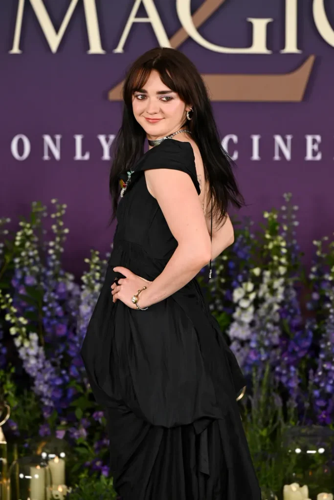 Maisie Williams Wears Sandra Bullock’s Dress 20 Years Later for Practical Magic 2 Press Tour 13 Maisie Williams Hunterfly Style Another Sandra Bullock-Inspired Look at the London Premiere
