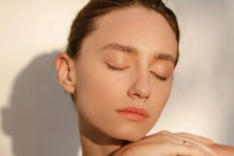 Pür Mineral 4-in-1 Tinted Moisturizer for lightweight radiant complexion coverage