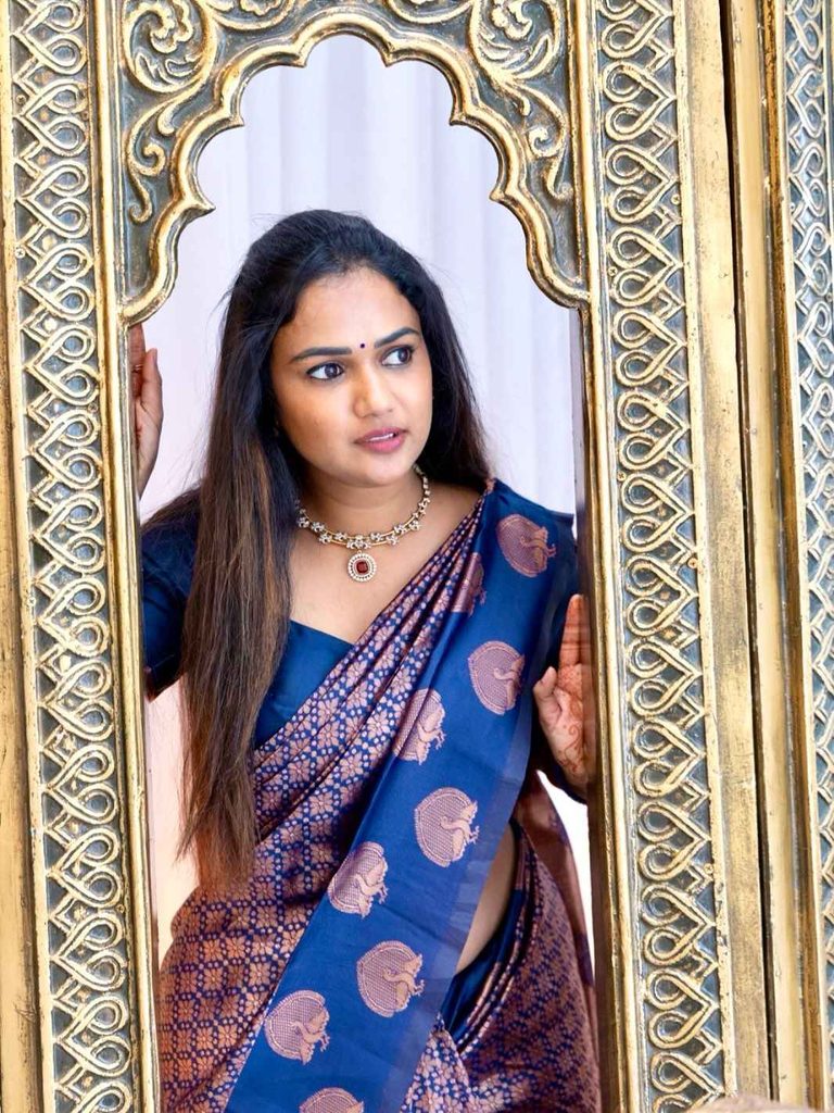 Minimal Makeup Lets The Ethnic Look Shine