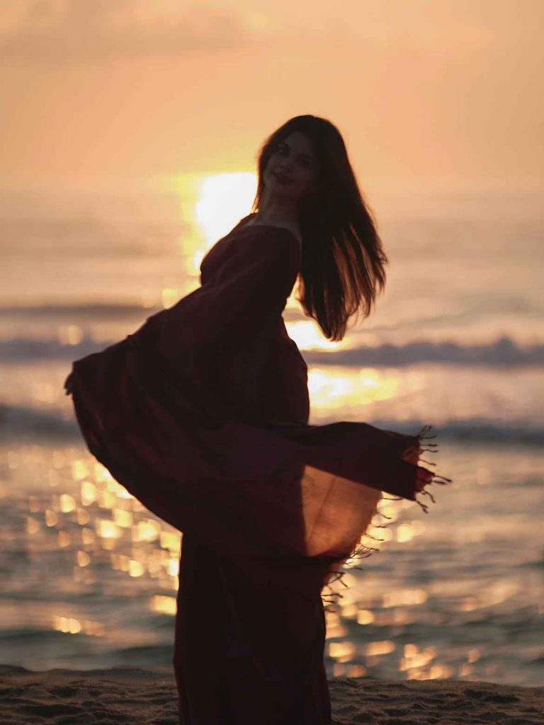 Natural Waves Complete the Seaside Mood