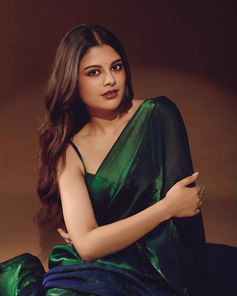 Emerald Green Remains a Strong Choice for Occasion Wear