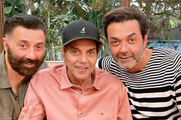 Hunterfly 11 26 130645 Bollywood actor Dharmendra passes away; family to hold prayer meet in Mumbai
