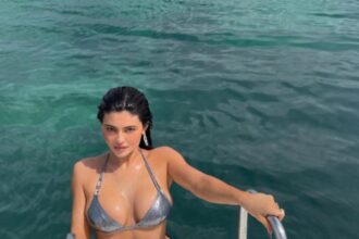 Hunterfly 11 30 163855 Kylie Jenner posing in a shimmering silver beach outfit during her vacation