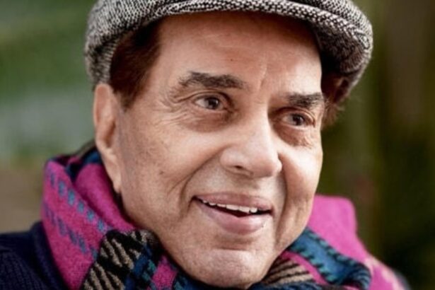 Dharmendra leaving Breach Candy Hospital, Mumbai after discharge