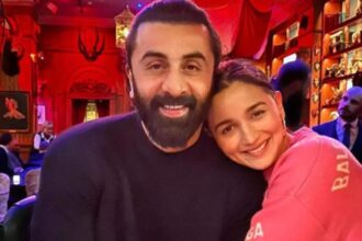 Hunterfly 025 12 05 220916 Ranbir Kapoor with daughter Raha during emotional fatherhood moments