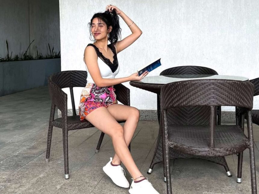 Hunterfly 2025 12 03 112705 Bollywood celebrities in denim shorts