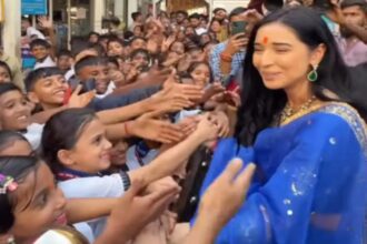 Hunterfly 2025 12 09 233817 Tanya Mittal meets school children at Siddhivinayak Temple