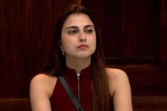 Hunterfly 2025 12 10 164248 Farrhana Bhatt reacts to losing Bigg Boss 19 finale