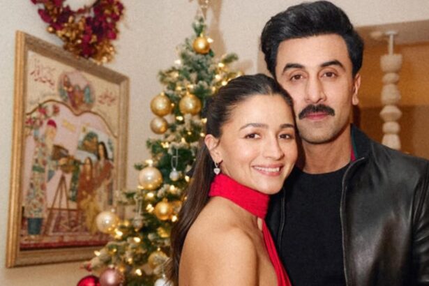 Hunterfly 026 02 05 225844 Ranbir Kapoor and Alia Bhatt at a film event