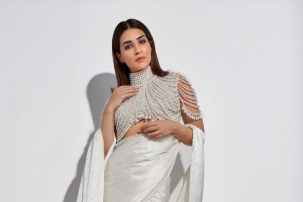 Hunterfly 026 02 09 000736 Kriti Sanon to walk for Manish Malhotra at Dubai Fashion Week 2026