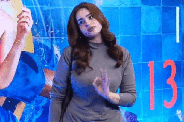 Ayesha Khan at Tu Yaa Main premiere responding to paparazzi