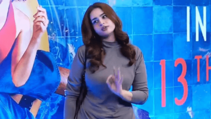 Ayesha Khan at Tu Yaa Main premiere responding to paparazzi
