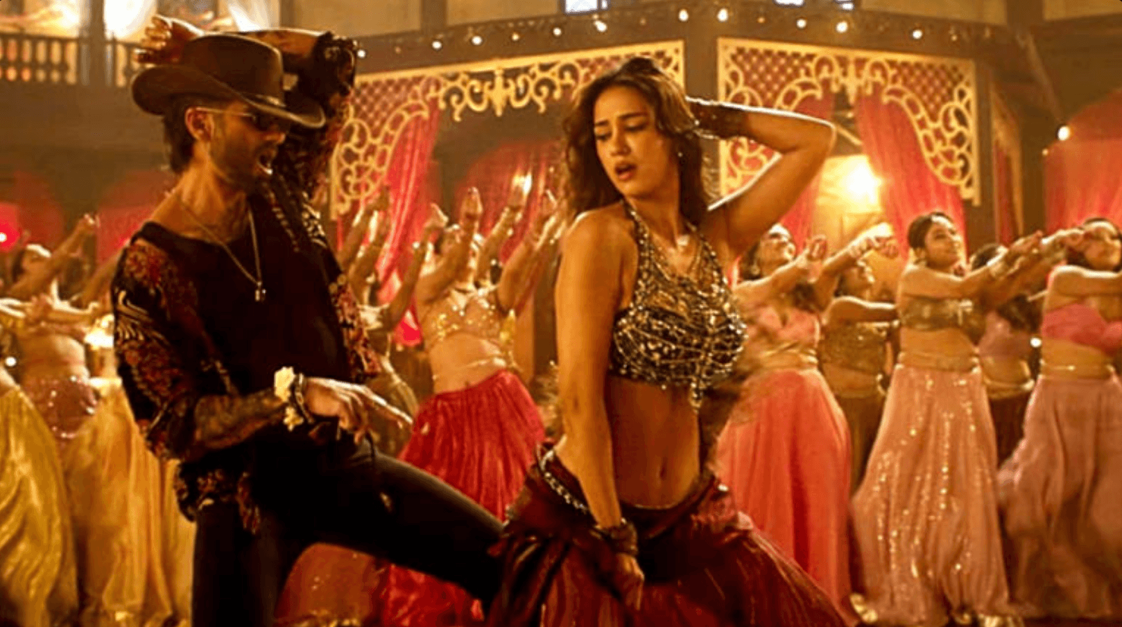 Hunterfly 026 02 14 215957 Shahid Kapoor and Triptii Dimri in O Romeo box office day 1