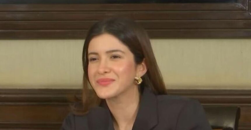 Hunterfly 026 02 14 223619 Shanaya Kapoor Tu Yaa Main Interview 2026
