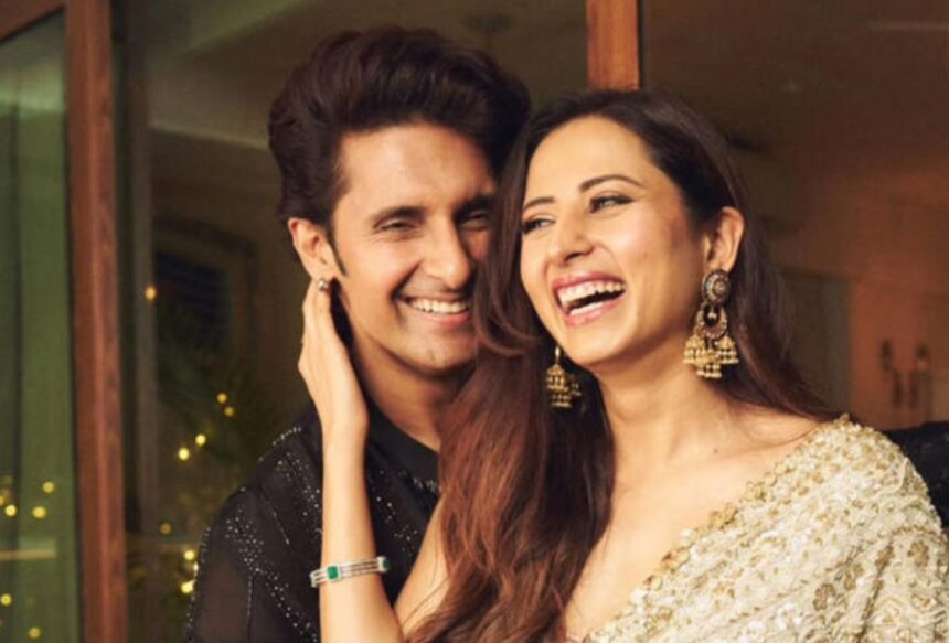 Hunterfly 026 02 22 175322 Sargun Mehta and Ravi Dubey attending an event together