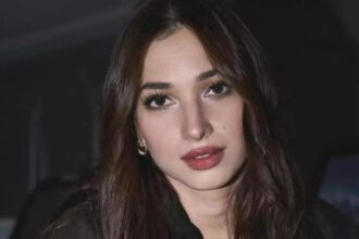 Hunterfly 026 02 25 205557 Tamannaah Bhatia discussing financial planning and investments