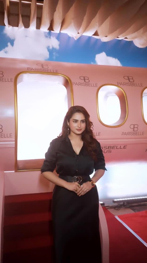 Ayesha Khan-Inspired Fashion Tips for Wearing Casual Fits for Hourglass Body Shapes
