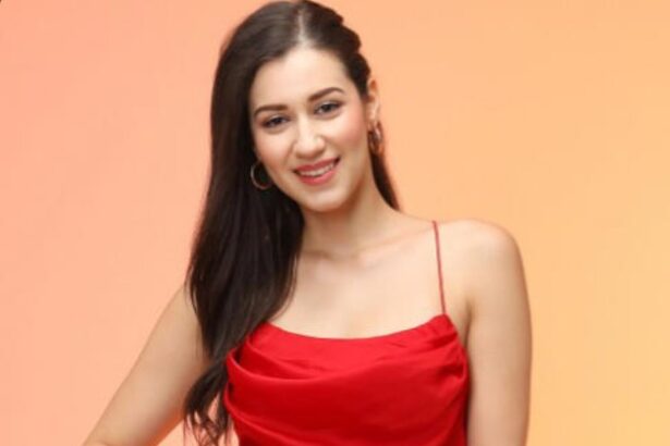 Hunterfly 2026 02 06 183647 Valentine’s Day 2026 Date Night Outfit Ideas