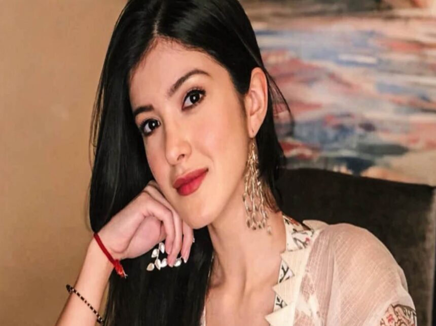 Shanaya Kapoor on the set of Tu Yaa Main