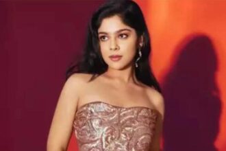 Niharika Chouksey as Anu in Tumm Se Tumm Tak during a romantic scene