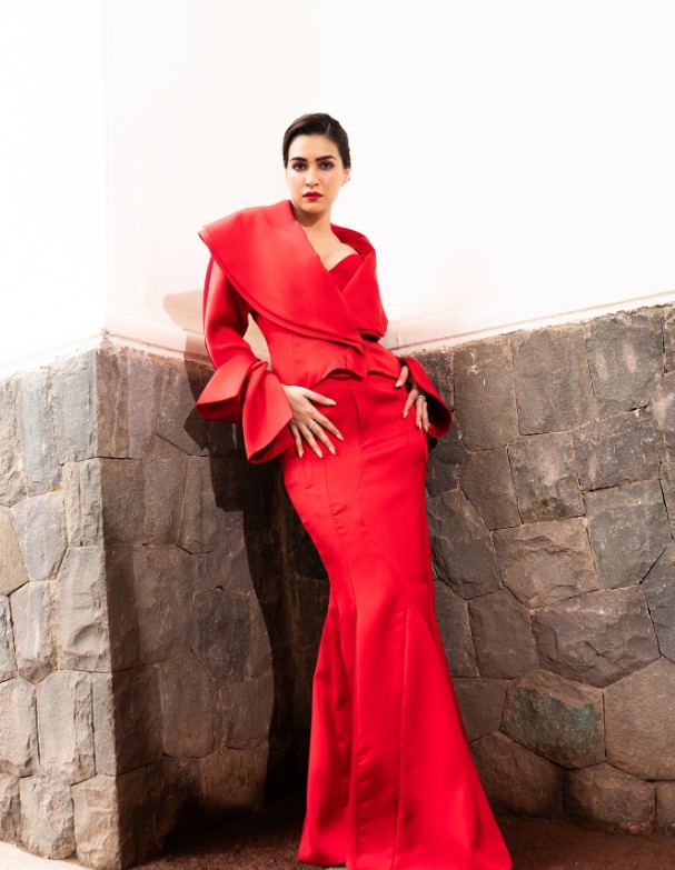 Valentine’s Day 2026: From Kriti Sanon to Shraddha Kapoor, 7 Bollywood Divas Turning Up the Heat in Red