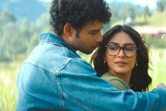 Hunterfly 2026 02 23 102214 Do Deewane Seher Mein movie still featuring Siddhant Chaturvedi and Mrunal Thakur