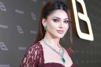 Urvashi Rautela 32nd birthday diamond cake celebration