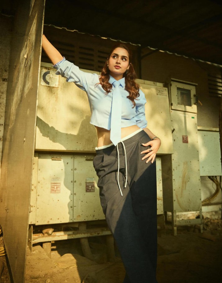 Ayesha Khan-Inspired Fashion Tips for Wearing Casual Fits for Hourglass Body Shapes