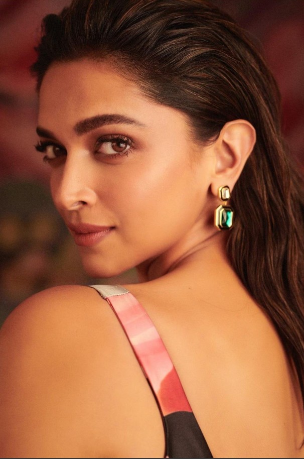 Hunterfly 26 02 09 000316 Mrunal Thakur’s floral dress