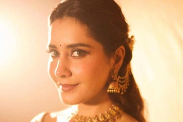 Hunterfly 26 02 15 175915 Raashii Khanna shares Shiv Kailashon Ke Waasi bhajan on Maha Shivratri