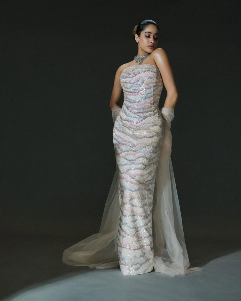 Hunterfly Bollywood actress Janhvi Kapoor @janhvikapoor wears Rahul Mishra Couture. She is wearing the %E2%80%98Po 1