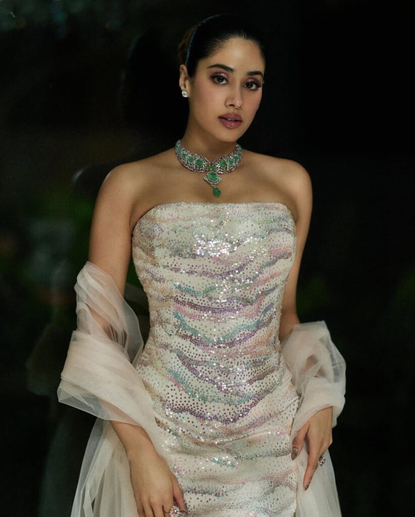 Hunterfly Bollywood actress Janhvi Kapoor @janhvikapoor wears Rahul Mishra Couture. She is wearing the %E2%80%98Po 2