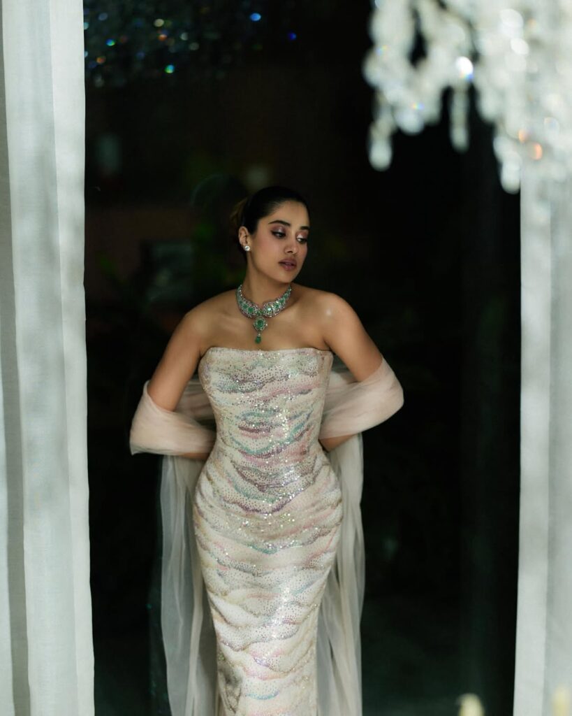Hunterfly Bollywood actress Janhvi Kapoor @janhvikapoor wears Rahul Mishra Couture. She is wearing the %E2%80%98Po 3