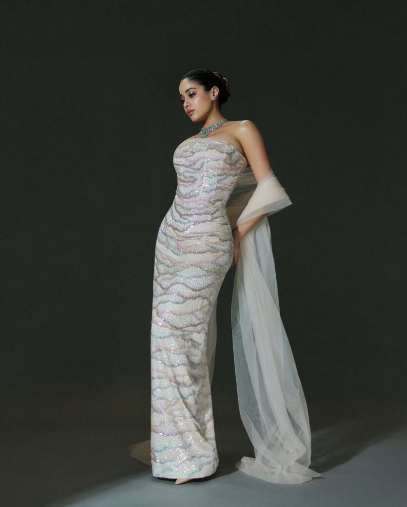 Hunterfly Bollywood actress Janhvi Kapoor @janhvikapoor wears Rahul Mishra Couture. She is wearing the %E2%80%98Po 4