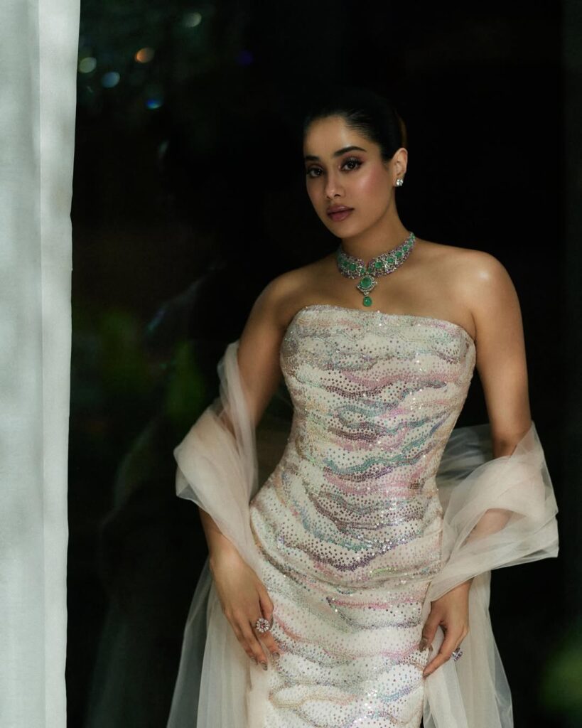 Hunterfly Bollywood actress Janhvi Kapoor @janhvikapoor wears Rahul Mishra Couture. She is wearing the %E2%80%98Po 6