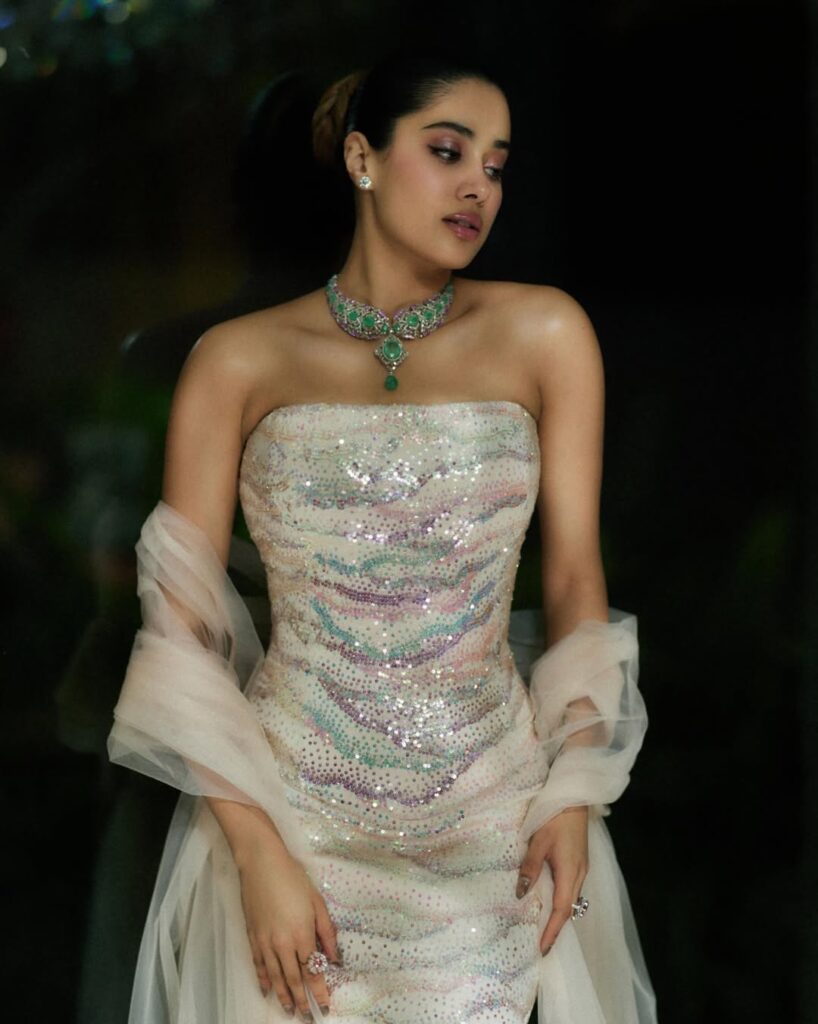 Hunterfly Bollywood actress Janhvi Kapoor @janhvikapoor wears Rahul Mishra Couture. She is wearing the %E2%80%98Po 8