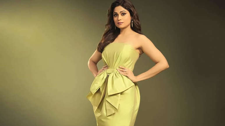 Hunterfly IndyaStory Post 5 Shamita Shetty in a blush pink fusion saree