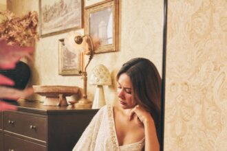 hunterfly Sonam Bajwa Reimagines the Classic Chikankari Saree With a Modern Twist 6